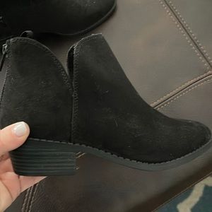 Old Navy girls black booties size 3